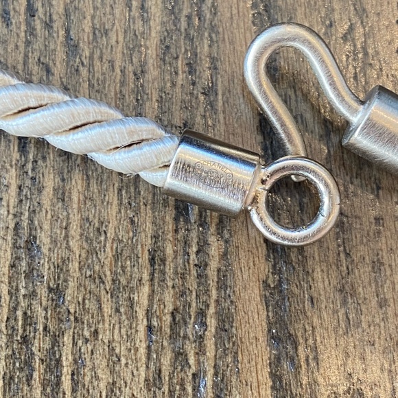 CHANEL Necklace. Spring 2008. Oversized CC logo in python skin and gold hardware - Picture 7 of 12